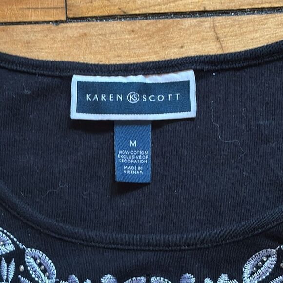 Bundle of Three 3 Assorted Women’s Sleeveless Blouses Size Medium - Picture 5 of 7